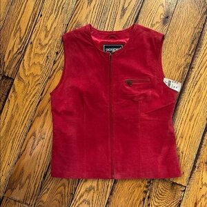 VINTAGE AND NWT🤩 SAGUARO WEST RED WOMENS SUEDE VEST WITH ZIPPER CLOSURE